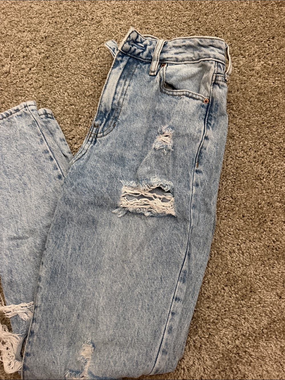 PacSun Women’s Light Wash Mom Jeans
